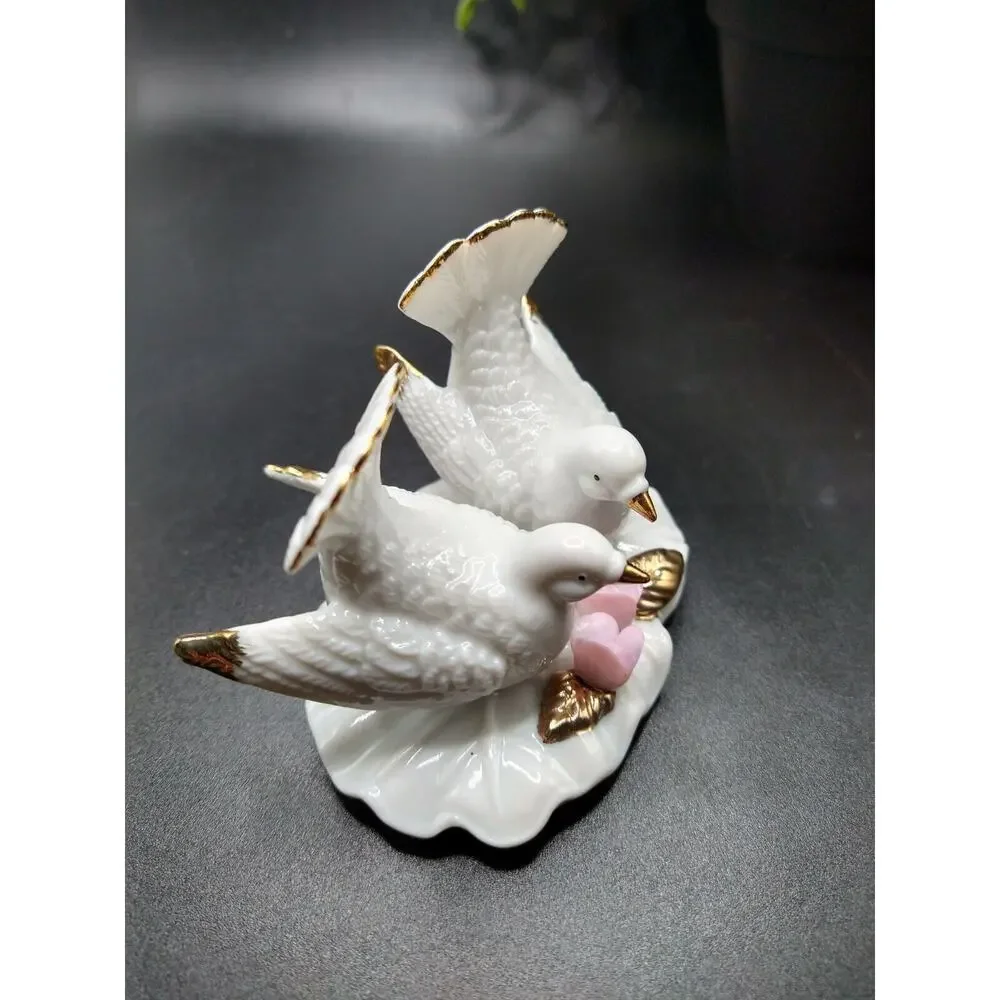 Lefton Fine China Turtle Doves Figurine 06303 Hand Painted Gold Tip 1987 Japan